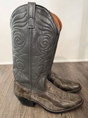 Vintage Acme snakeskin Cowboy Boots Sz 7.5D man/9 women